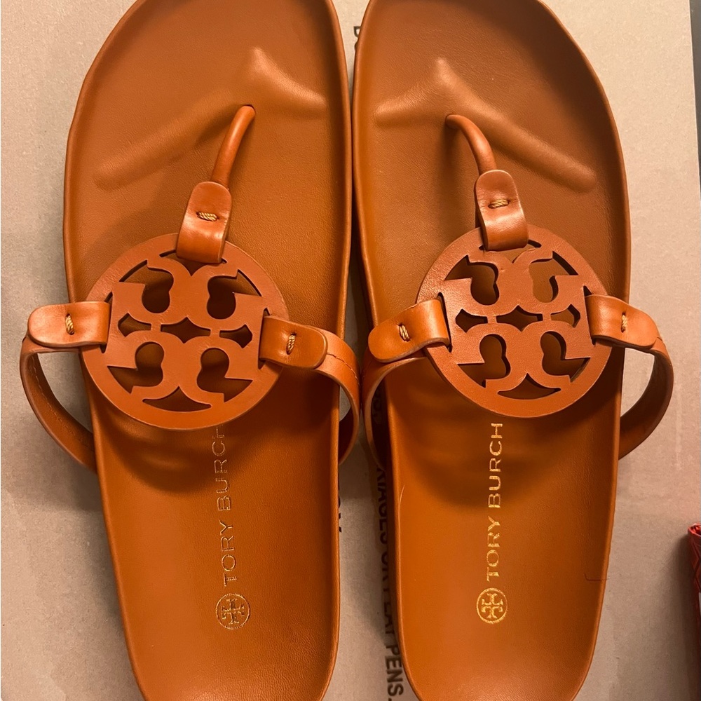 Tory Burch Leather Logo Toe-Post Sandal in Cognac Brown